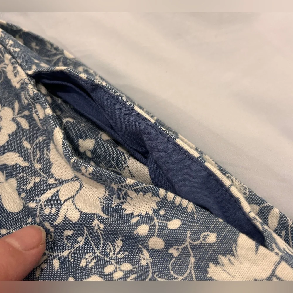 Charming Summer Dress! GAP (EUC, Sz 4) Blue & White, Pleated, Sleeveless Cotton - Picture 6 of 9